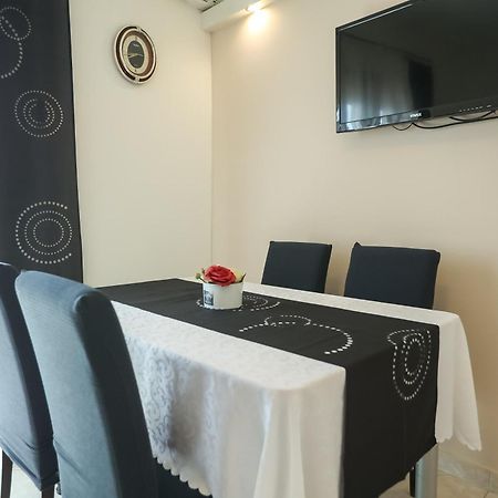 Pool Apartments Julia Zadar Phòng bức ảnh