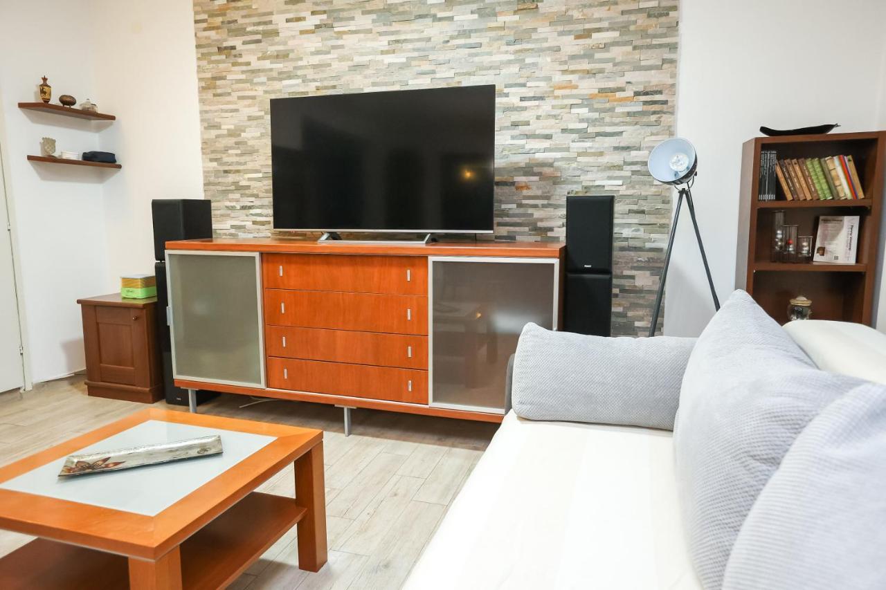 Pool Apartments Julia Zadar Ngoại thất bức ảnh