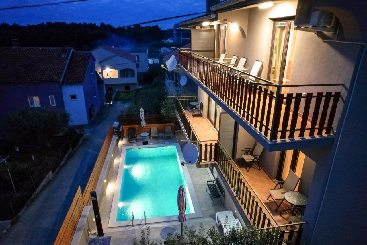 Pool Apartments Julia Zadar Ngoại thất bức ảnh