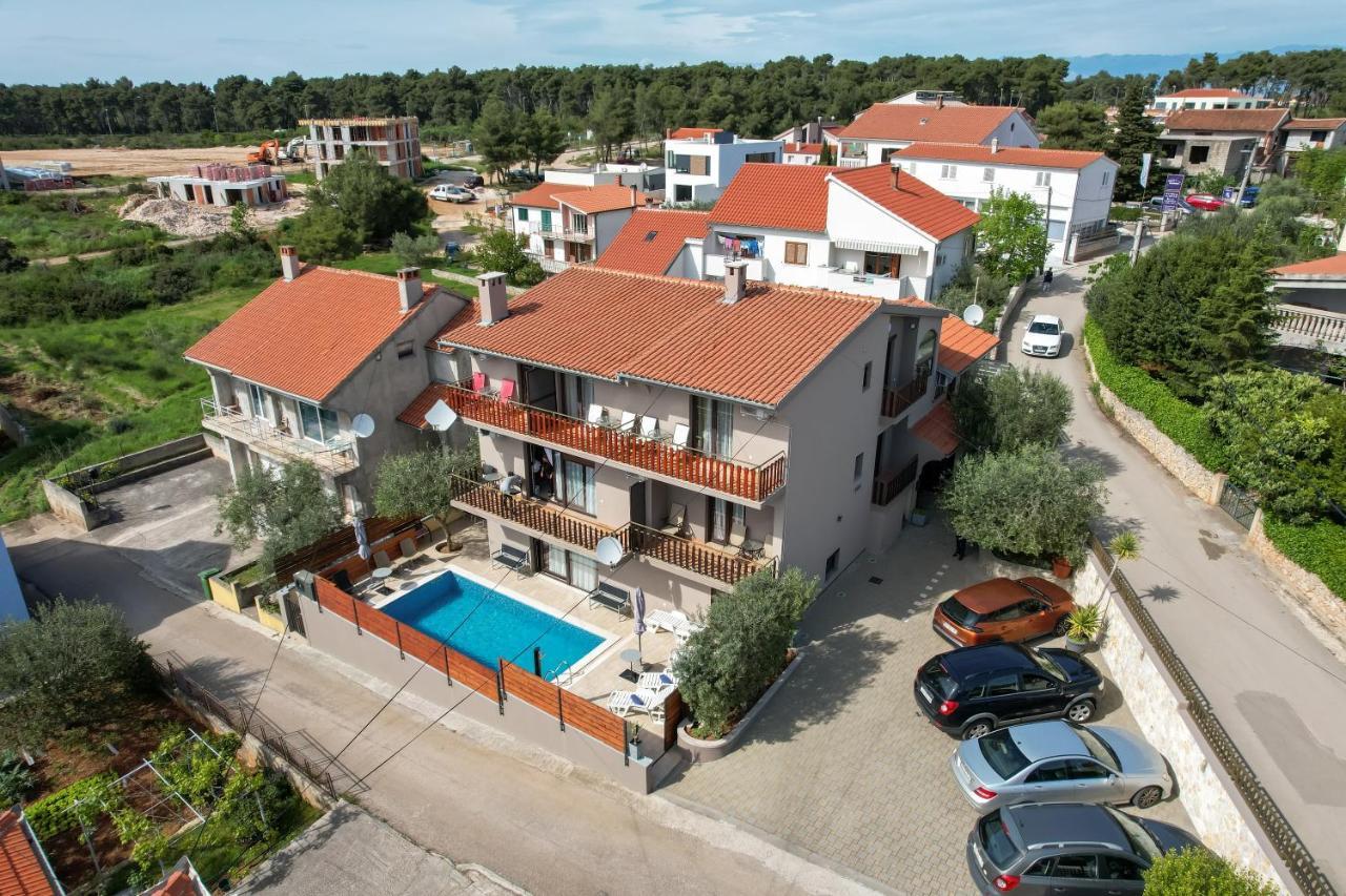 Pool Apartments Julia Zadar Ngoại thất bức ảnh