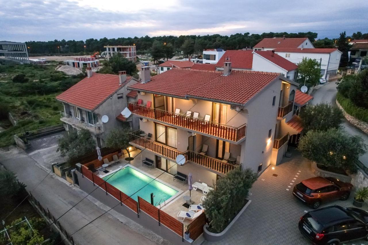 Pool Apartments Julia Zadar Ngoại thất bức ảnh